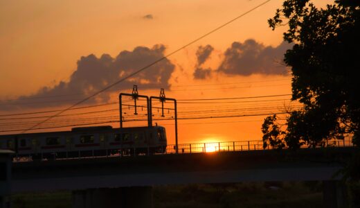 【多摩川駅】多摩川で電車を撮るにはここ！夕焼けの電車と多摩川の雄大さ！