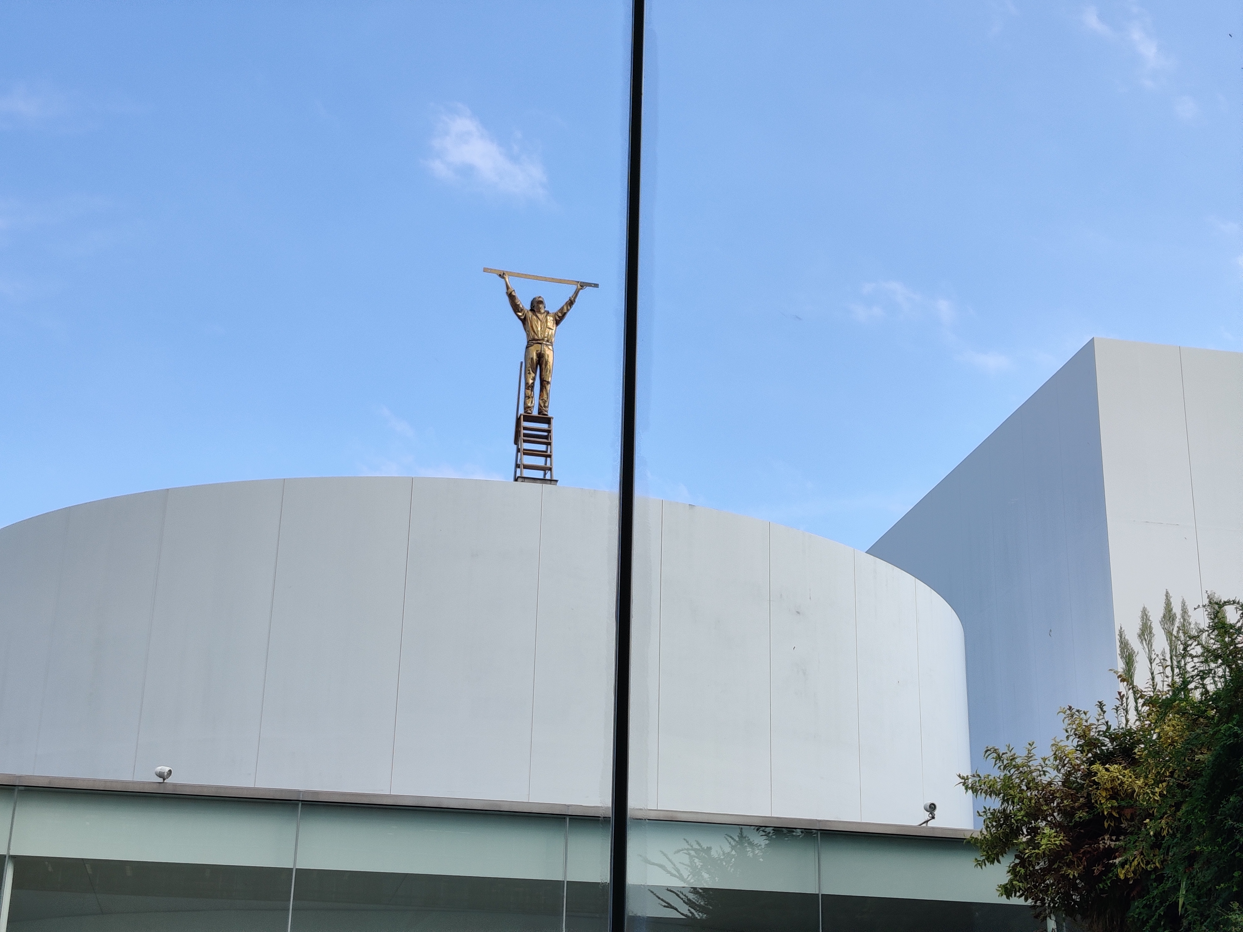 金沢観光の大本命】金沢21世紀美術館で現代アートを全身で体感しよう📸